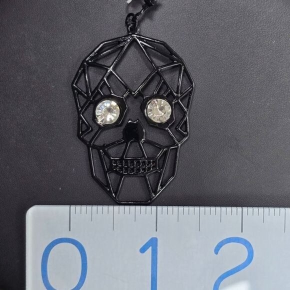 ๐ Black Skull Earrings with Rhinestone Eyes (NWOT) - Picture 5 of 6